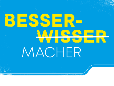 eku-Zukunftspreis: Postkartenmotiv mit Schriftzug Besserwisser/Bessermacher auf blauem Untergrund